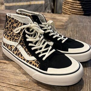 Classic Leopard print high top Vans